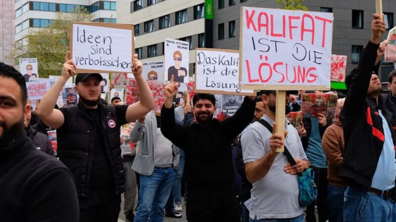 Almanya’da göstericiler ‘İslam halifeliği’ kurulması çağrısında bulundu