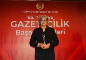 Prof. Dr. Sevda Alankuş’a, Barış Gazeteciliği Büyük Ödülü verildi