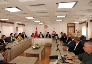 Erhürman: “Siyasi sorumluluğun gereği çekip gitmektir!”