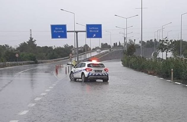 Olumsuz hava koşulları nedeniyle kapatılan yollar trafiğe açıldı