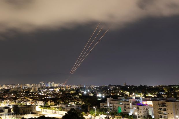 ABD’li yetkililer: İran’ın İsrail saldırısında kullandığı balistik füzelerin yarısı ya fırlatılamadı ya da hedefe ulaşamadan düştü