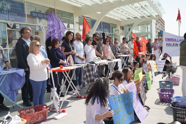 CTP’li kadınlardan Ercan’da şok eylem: “Emrullah’ın Borçları Halkın Cebini Yakıyor”
