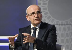 Bakan Şimşek: “Piyasadan döviz almasaydık dolar 20’ye düşerdi”