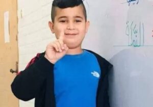 Sokakta oynayan 8 yaşındaki çocuk İsrail tarafından vuruldu