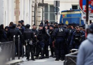 Fransa’da polis, Sciences Po üniversitesini işgal eden ve Gazze savaşını protesto eden öğrencileri okuldan çıkardı