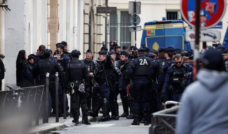 Fransa’da polis, Sciences Po üniversitesini işgal eden ve Gazze savaşını protesto eden öğrencileri okuldan çıkardı