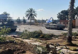 Refah’a kara saldırısı: İsrail ordusu, Mısır’la olan sınır kapısının Gazze tarafını ele geçirdiğini duyurdu