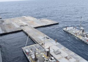 ABD, Gazze Şeridi’nde inşa ettiği yüzer iskeleyi tamamladı; yardım taşıyan ilk ABD gemisi Kıbrıs’tan yola çıktı