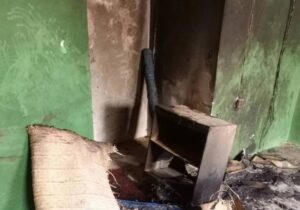 Nijerya’da ibadet edenler camiye kilitlenip ateşe verildi