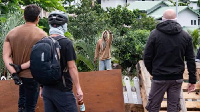 Fransa, şiddetli protestoların yaşandığı denizaşırı toprağı Yeni Kaledonya’ya asker gönderiyor