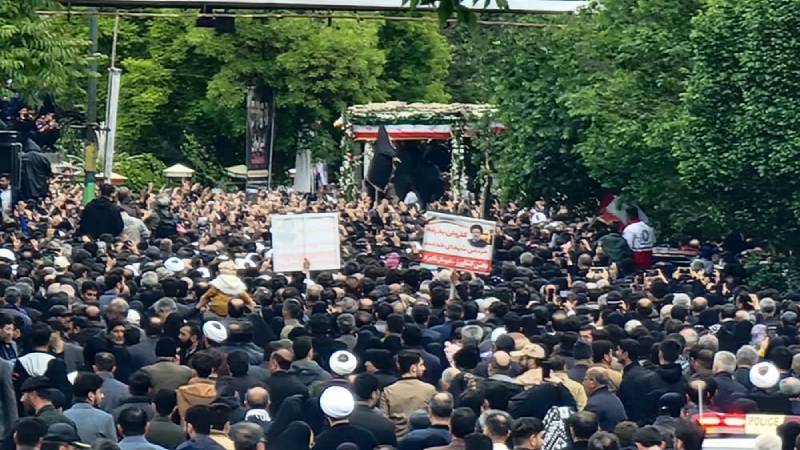 Helikopter kazasında hayatını kaybeden İran Cumhurbaşkanı Reisi için Tebriz’de tören düzenleniyor