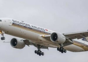 Londra’dan Singapur’a giden uçak şiddetli türbülansa girdi; 1 yolcu öldü, 30’dan fazla kişi yaralandı