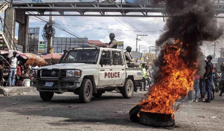 Haiti’de başkent sokakları, domuzların yediği cesetlerle doldu