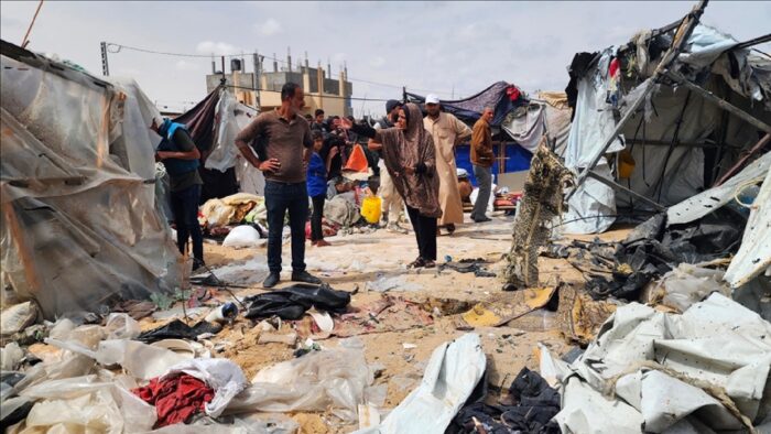 BM: İsrail’in Refah’ta kampa düzenlediği saldırıda en az 200 kişi öldürüldü; her yerde ölüm var