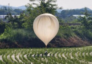 Kuzey Kore, Güney Kore’ye balonlarla çöp gönderdi