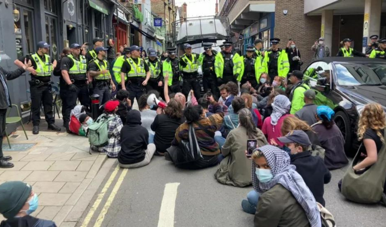 Oxford Üniversitesi’nde Gazze eylemine polis müdahale etti, 16 kişi gözaltına alındı