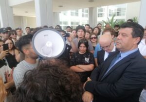 DAÜ’de öğrenciler artan harçlara isyan etti