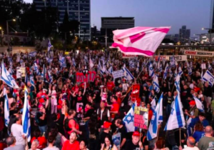 Gazze için ateşkes görüşmeleri sürerken İsrail’de on binler protesto yürüyüşü düzenledi