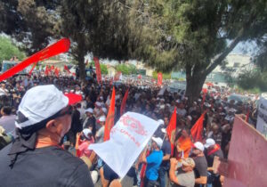 MUHALEFETİN SÜREÇLERİ YÖNETME KABİLİYETİ YOK I Siyasi partiler misafir gibi geldiler, eylemcilerin zorlamasıyla görev aldılar