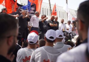 BAŞBAKAN BEKLENİYOR: EYLEM YARIN MECLİS ÖNÜNE TAŞINABİLİR