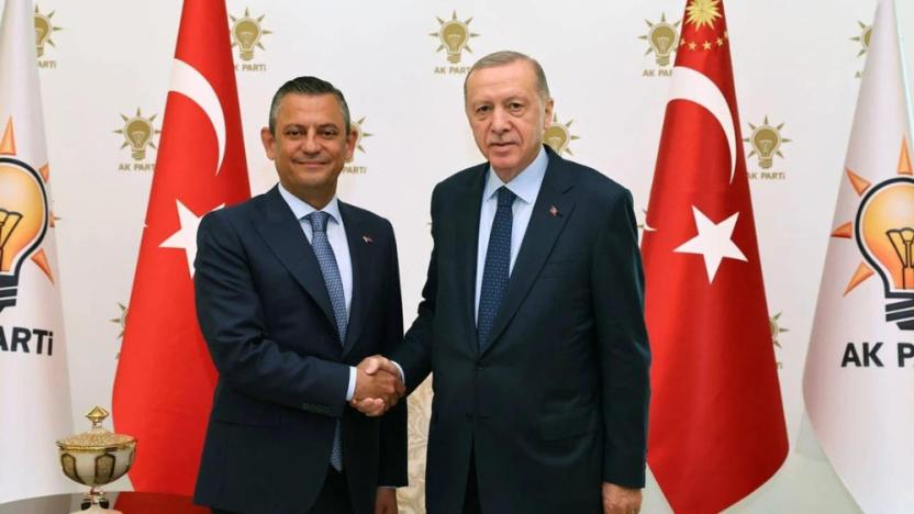 Sekiz yılın ardından ilk görüşme: Karşılıklı adımlar atıldı, Erdoğan ve Özel bir araya geldi