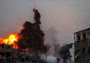 İsrail savaş uçakları Gazze Şeridi’nde bir mülteci kampını bombaladı