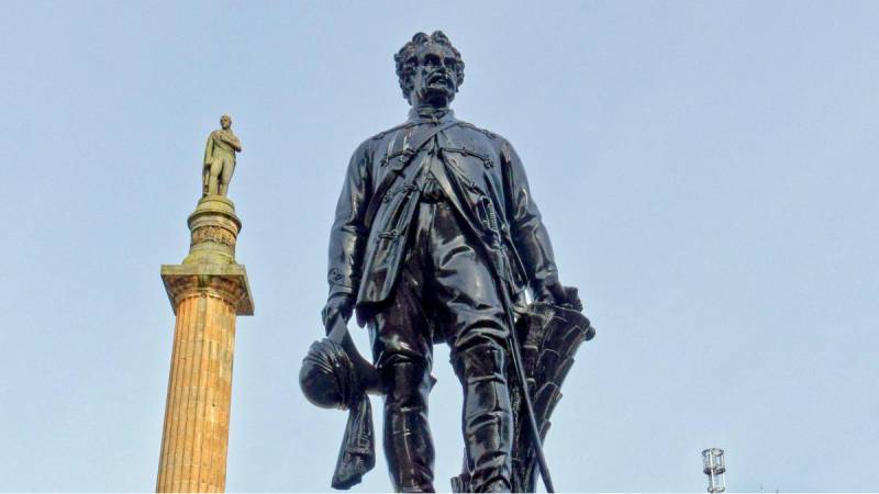 İngiliz askerî liderlerin İskoçya’nın en büyük kentinin kalbindeki heykelleri kaldırılacak: “Sömürge zulmünde parmakları var”