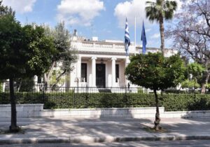 Yunanistan’da Başbakan, AP seçimlerinde düşen oylar nedeniyle kabine değişikliğine gitti
