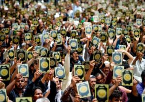 Pakistan’da bir kişi, Kuran’a saygısızlık gerekçesiyle kalabalık tarafından yakılarak öldürüldü