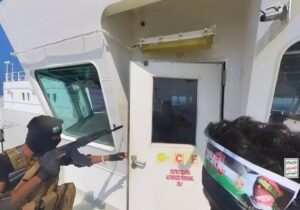 Husiler, Kızıldeniz ve Hint Okyanusu’nda iki gemiyi vurduğunu duyurdu