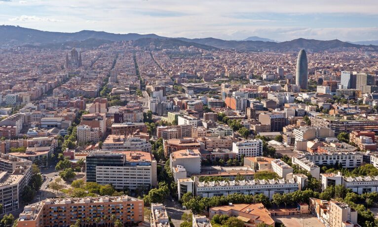 Barcelona, kiraların yükselişini durdurmak için turistlere daire kiralanmasını yasaklayacak