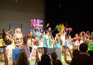 Kıbrıs Tiyatro Festivali 1 Haziran’ı çocuklara ayırdı: Çöpsüz dünya sahnelendi