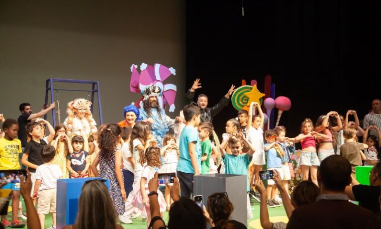 Kıbrıs Tiyatro Festivali 1 Haziran’ı çocuklara ayırdı: Çöpsüz dünya sahnelendi