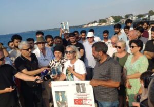 Lefke’de trafik kazalarına dikkat çekmek amacıyla eylem yapıldı