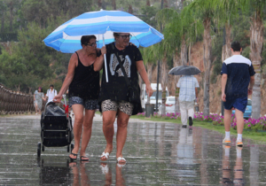 Hafta sonu sağanak geliyor: Sıcaklık 27 dereceye çıkacak