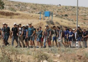 Yerleşimciler Filistinlilerin evlerini yakmaya çalıştı