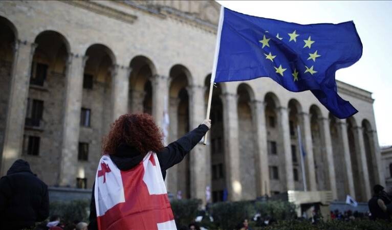 Gürcistan’ın AB’ye katılım süreci askıya alındı