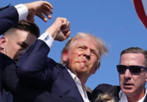 “Ölmüş olmam gerekiyordu” diyen Trump, yüzünün kanlı olduğu fotoğrafıyla kampanyasına bağış istedi