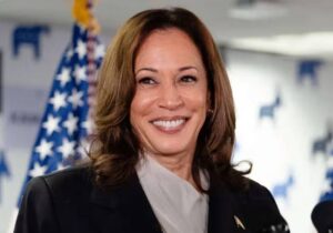 Kamala Harris, Demokrat Parti’nin resmen başkan adayı olmak için yeterli delege desteğini kazandı