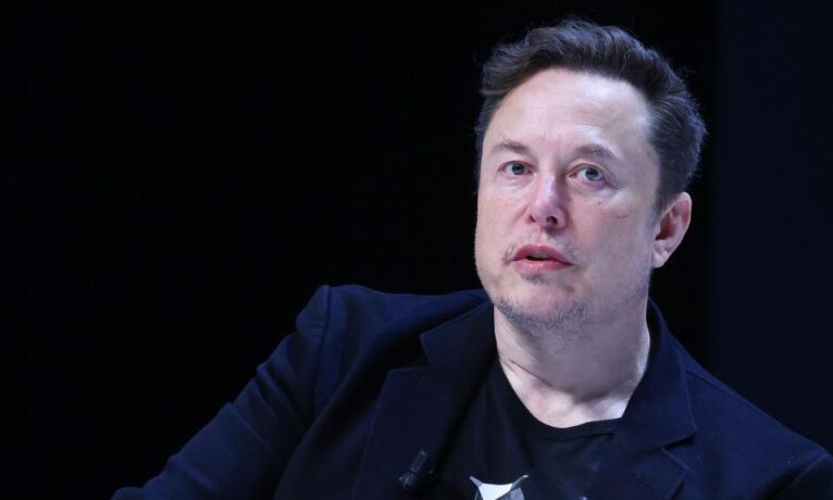 Elon Musk, çocuğunun cinsel kimlik geçiş sürecinde ‘kandırıldığını’ söyledi