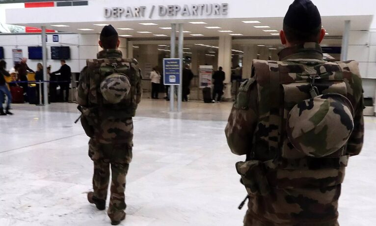 Fransa’da havalimanında bomba alarmı: Basel-Mulhouse Havalimanı kapatıldı
