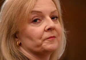 İngiltere eski Başbakanı Liz Truss parlamentodaki sandalyesini kaybetti