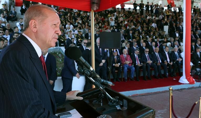 Erdoğan: “Kıbrıs’ta kalıcı barışı sağlamaya hazırız; çözüm yolunda uzatılan hiçbir eli havada bırakmayız” (VİDEO)