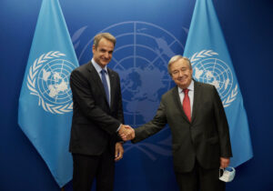 Mitsotakis ve Guterres Kıbrıs meselesini masaya yatırıyor