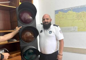 Girne’de çalınan trafik lambası geri getirildi
