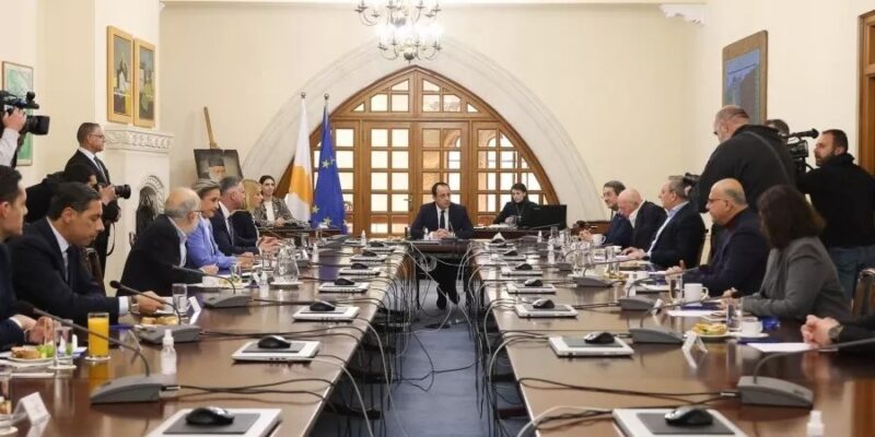 Hristodulidis, Kıbrıs sorunundaki kritik gelişmeleri Ulusal Konsey’e sundu: Partilerden çarpıcı tepkiler