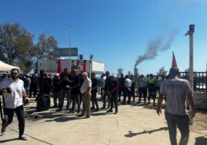 Toplumsal muhalefet El-Sen’in çağrısıyla Teknecik önünde toplandı