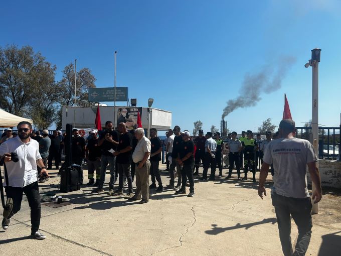 Toplumsal muhalefet El-Sen’in çağrısıyla Teknecik önünde toplandı