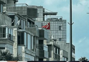 Türkiye’nin Tel Aviv Büyükelçiliği’nde bayraklar Haniye için yarıya indi, İsrail tepki gösterdi: Yas tutmak isteyen Türkiye’ye gitsin