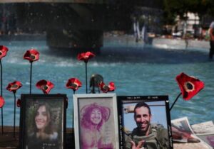 Hamas, Gazze’de bir İsrailli rehinenin öldürüldüğünü, iki rehinenin de yaralandığını açıkladı